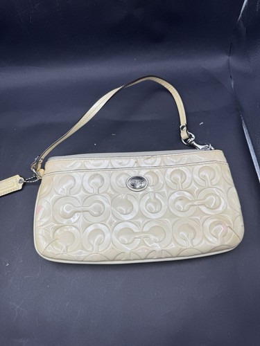 Coach Borsa Organizer Polso Pochette Pelle Verniciata Crema Goffrata