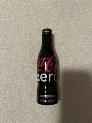 ОЧЕНЬ ХОРОШИЙ Coca Cola Zero 8,5 унций алюминиевые бутылки оригинальный Twist Top запечатанный полный  - Изображение 1 из 4
