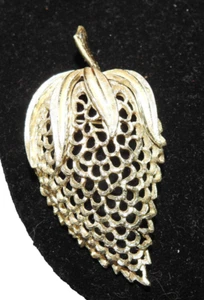 Vintage Coro Gold Tone Strawberry Pin - Picture 1 of 6