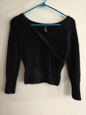 Suéter corto Forever 21 para mujer tejido envolvente difuso negro XS - cuello en V pequeño Foto 1 de 4