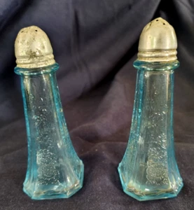 M VINTAGE DEPRESSION GLASS MAYFAIR SALT/PEPPER SHAKERS IN CORNFLOWER BLUE - Picture 1 of 6