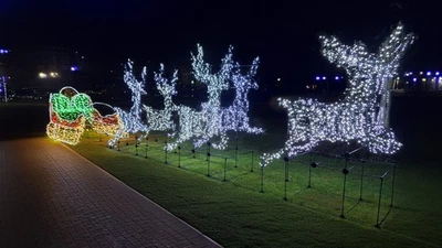 Festive Frames 30 ft Long Deluxe Sleigh with 6 Reindeer Christmas Display Kit - Image 1 of 3