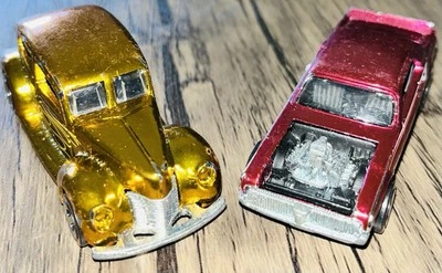 Hot Wheels Redlines Nitty Gritty Kitty Red Thailand 1967 Plus 1982 Sedan - Image 1 of 4