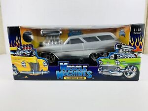  Muscle Machines 1/18  '65  Chevelle SS Wagon DIECAST  Sliver BOX HAS SHELF WEAR