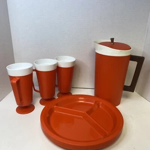 Red and White Vintage Picnic Set - Picture 1 of 21