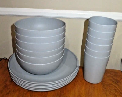 6 pc Mainstays Plastic Plates 10.5", Cups 18 oz., and Bowls 38 oz. - Gray NEW - Image 1 of 4