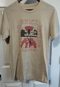 Taylor Swift Lover The Man Cream Illustration Graphic Tee Sz Medium Music - Picture 1 of 5