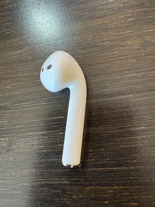 Apple AirPods 2nd Generation Rigth Side ONLY A2032 Replacement Earbuds - Photo 1 sur 3