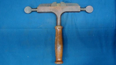 Suporte antigo tipo encadernação para impressora Winchester autocentrado - Imagem 1 de 4