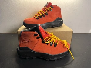 Nike Cygnal Waterproof Boot University Red- Black- Gold- Navy FV4332-600 Sz 9.5 - Picture 1 of 5