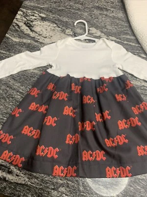 Vestido Rock Infantil Feminino AC/DC Preto Branco Vermelho Anos 80 Tamanho 18 Meses Novo Feito à Mão - Imagem 1 de 4