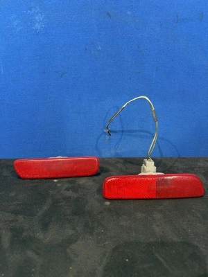 2001 - 2005 年雷克萨斯 IS300 后角标记灯一对带灯泡座原始设备制造商 6111 — 第 1/3 张图片