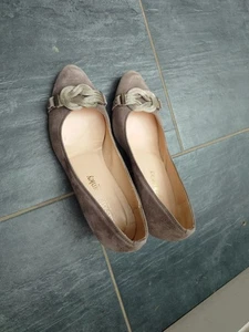 Russell And Bromley Grey Suede Court Shoe Size 38 - Picture 1 of 4