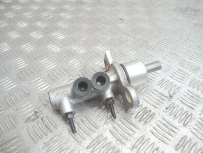 Cilindro de freno principal diésel 81kW UST106024 AUDI A4 S4 B5 8D 1997 Foto 1 de 3