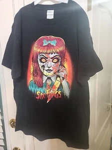 Six Flags Short Sleeve Black Annabelle Horror Halloween T-Shirt Size M - Picture 1 of 6