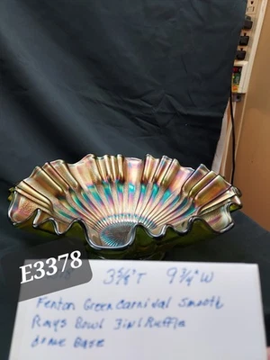 Antique fenton stippled rays carnival glass bowl/great condition - Image 1 of 4