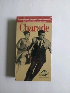 Charade (VHS, 1994), Cary Grant, Audrey Hepburn NEW Sealed - Foto 1 di 2