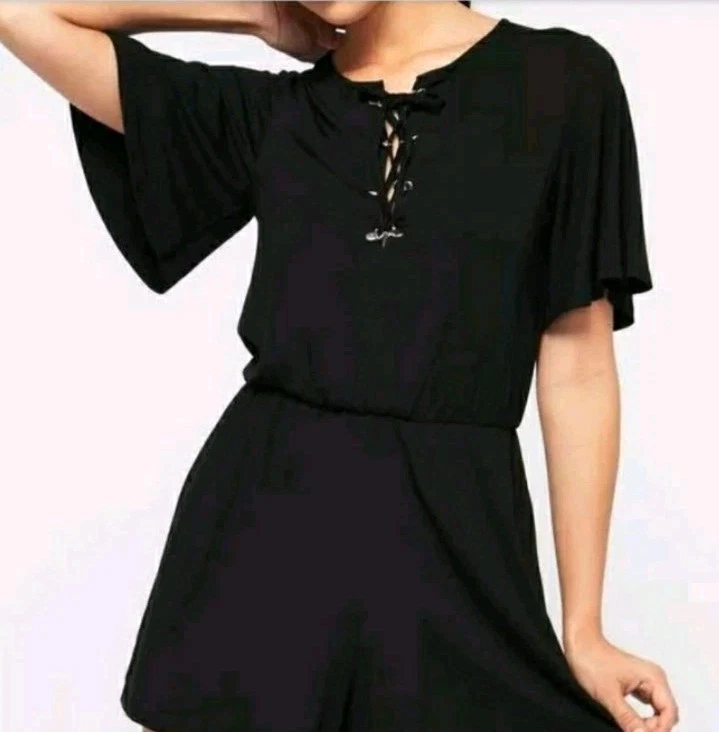Mameluco para mujer Miss Selfridge negro con cordones, ojo de cerradura trasero. Talla 6 Foto 1 de 4
