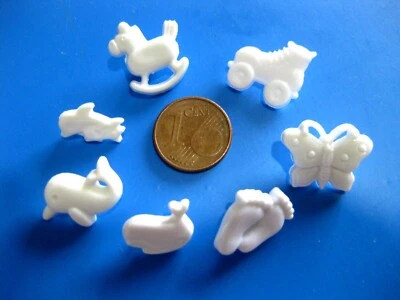 10 Kinderknöpfe, weiß,Schmetterling,Delfin,Rollschuh,Schaukelpferd,Füße  K107E - Bild 1 von 2