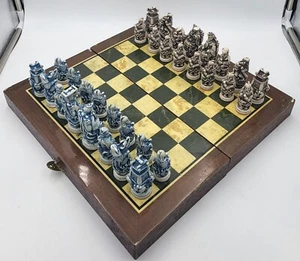 Juego de ajedrez vintage Kim's Chess Corea tallado a mano con tablero de madera pulida - Imagen 1 de 16