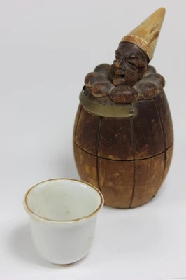 Tintero antiguo victoriano de madera caprichoso Dunce figurativo con inserción de porcelana Foto 1 de 4