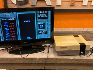 Solo consola Nintendo NES | Modelo NES-001 | Probado | Daño solar | Funciona - Imagen 1 de 13