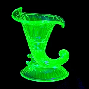 Vintage Fenton Ming grün Füllhorn Kerzenständer Vase Uranglas UV LEUCHTET - Bild 1 von 11