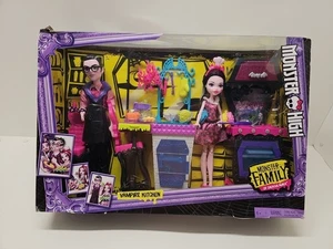 Monster High Family Of Draculaura Vampire Kitchen Playset & Dolls 2016 read - Picture 1 of 8