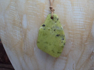 schöner Lizardit Anhänger norwegische Jade grün Heilstein 60ct Snarum - Bild 1 von 4