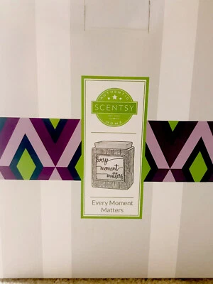 SCENTSY ~ Every Moment Matters ~ Calentador de cera tamaño completo NUEVO ~ Granja Foto 1 de 3