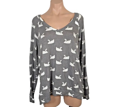 Top PJ Salvage Súper Suave Gris Cisnes Manga Larga Talla Grande Cuello en V Estampado Completo Foto 1 de 4