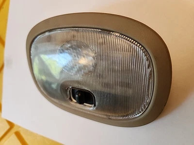 Ford Excursion Tan Rear Dome Light Courtesy 2000 2001 2002 20030 2004 2005 OEM - Image 1 of 4