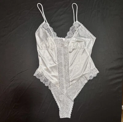 Body lencería de peluche vintage de entrepierna interior más a presión de los años 80 con encaje Foto 1 de 4