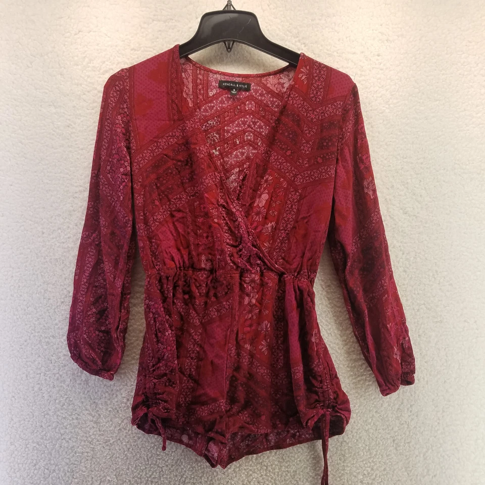 Pullover Kendall + Kylie Mameluco Mujer Pequeño Rojo Cuello en V Elastizado Manga Larga Foto 1 de 4