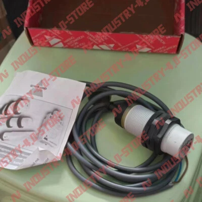 1PCS New Carlo Gavazzi EC3025TBAPL Proximity Switch - Image 1 of 2