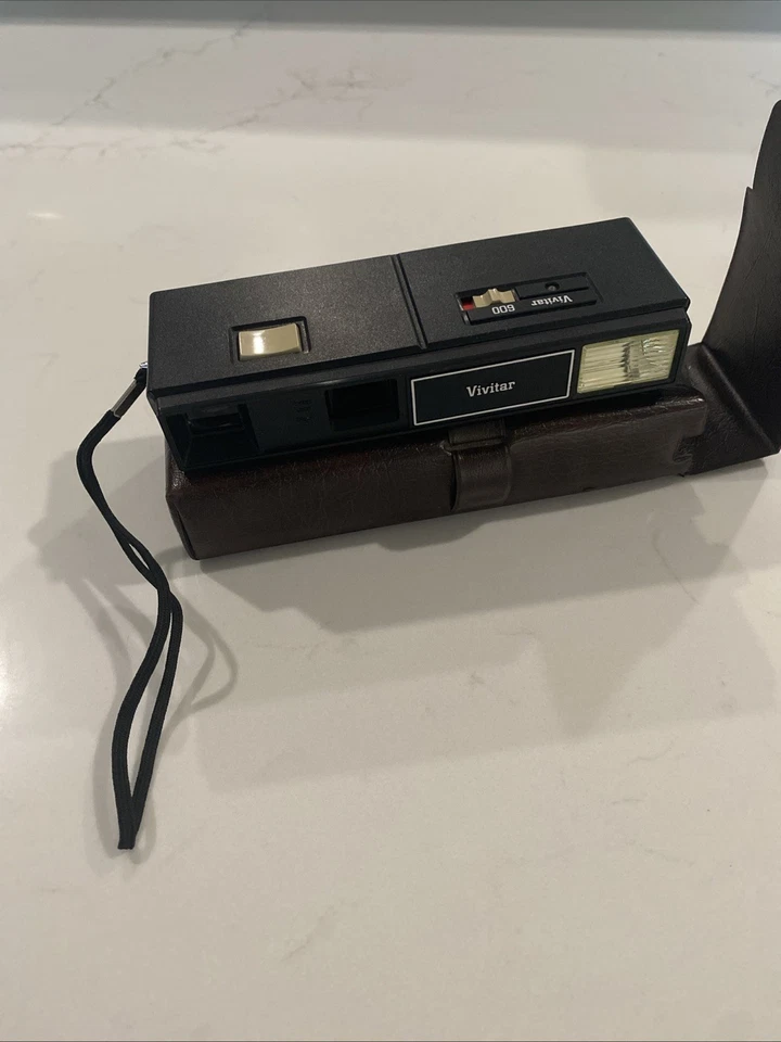 Vintage Vivitar 600 Pocket 110 Film Camera 1970's era - Point & Shoot w/ Case - Image 1 of 4