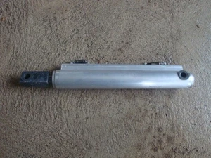 MERCEDES W209 04-09 CLK350 CLK500 CILINDRO HIDRÁULICO SUPERIOR PRINCIPAL DERECHO 2098000872 - Imagen 1 de 3