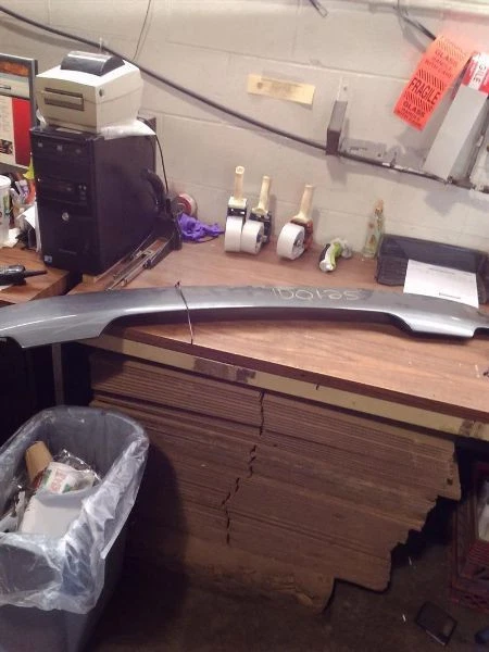 Alerón trasero estilo clásico emblema en la parrilla se adapta 04-08 MALIBU 251909 Foto 1 de 4