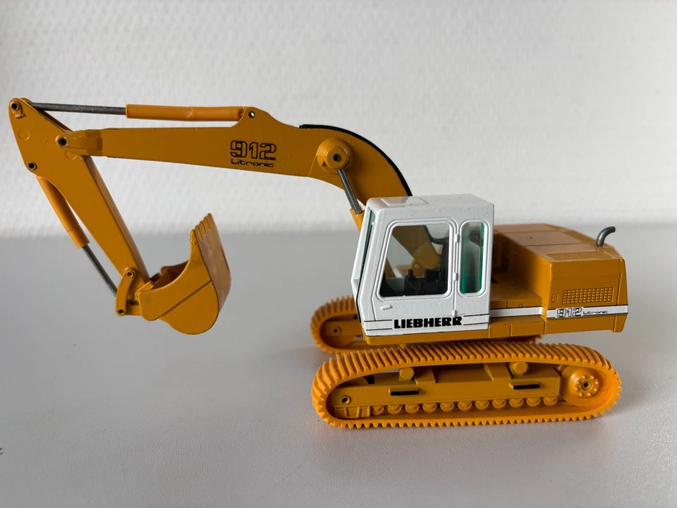 Liebherr R912 Litronic Kettenbagger  Conrad #2829  1:50 - Bild 1 von 4
