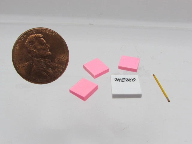 Juego de notas en miniatura para casa de muñecas con almohadillas - 1 nota y 3 rosas y lápiz Foto 1 de 1