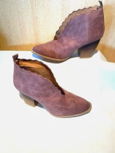 Qupid Wedge Bootie Purple Slip On Scallop Front  Sz 7 1/2 M Super Cute - Picture 1 of 5