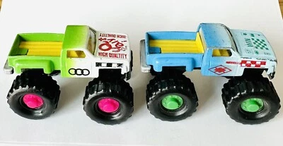 "Lote de 2 juguetes de plástico vintage 4x4 años 80 3"" sin marca Monster Truck 4x4" Foto 1 de 4