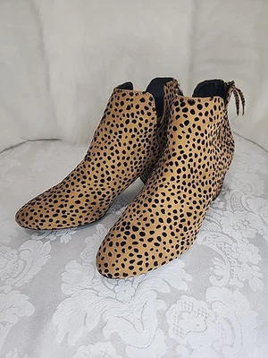 Women’s cheetah ankle boot sz 10,Excellent Condition  - Image 1 of 4