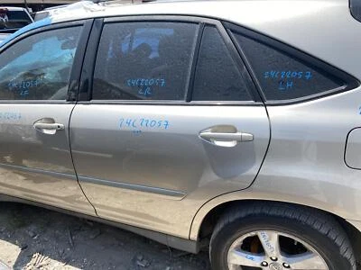 Conjunto de puerta trasera izquierda usado lado trasero se adapta a: Lexus RX350 2007 trasero izquierdo grado C Foto 1 de 4