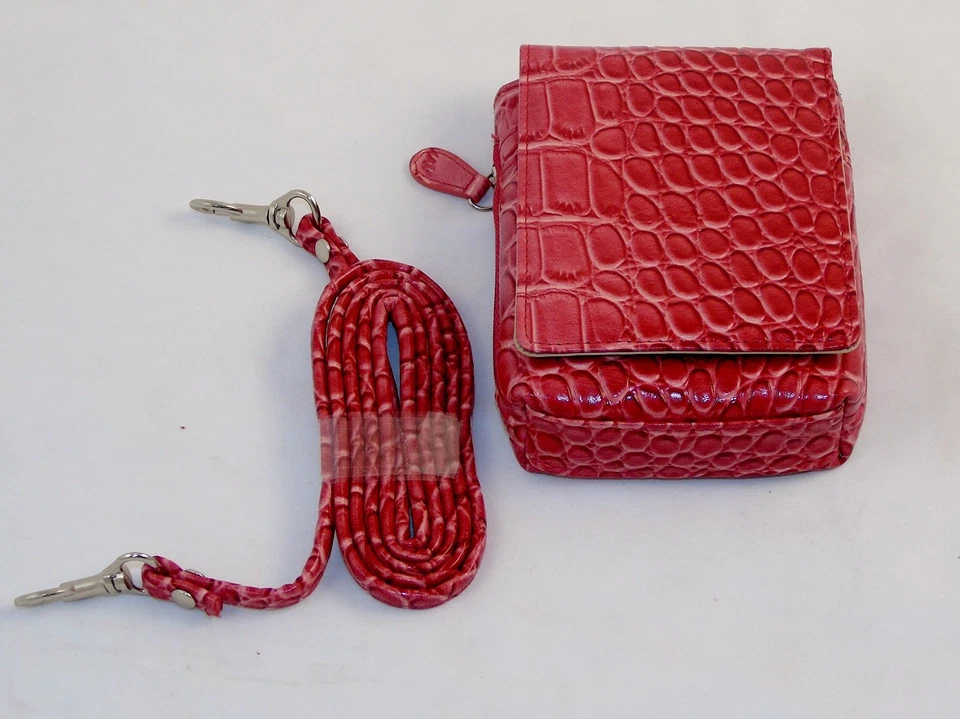 Cartera organizadora de medios Buxton para teléfono/iPod/cámara con correa ~ ROJA simulacro de vajilla Foto 1 de 4