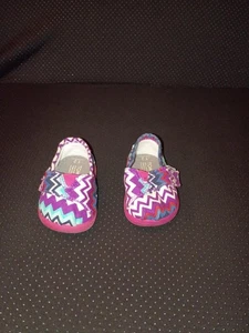 Tom's Size 2T Slip On Casual Canvas Flats - Picture 1 of 5