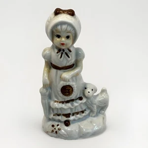 Statuina bambina con cane tema coloniale alta 5" ceramica bianca e marrone vintage - Foto 1 di 10