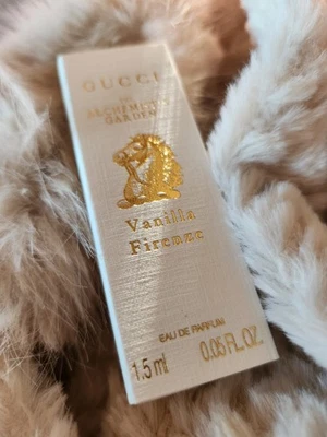 Gucci the Alchemist's Garden Vanilla Firenze Eau de Parfum 1.5 ML 0.05 FL OZ Foto 1 de 2