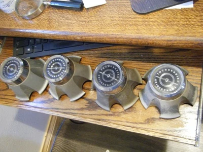 Tampa de cubo central de roda 4-Ford Thunderbird 70A-1A097-AA fabricante de equipamento original capa policast 1085 S - Imagem 1 de 3