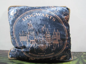 Hogwarts School of Witchcraft and Wizardry Pillow - Harry Potter - Picture 1 of 5